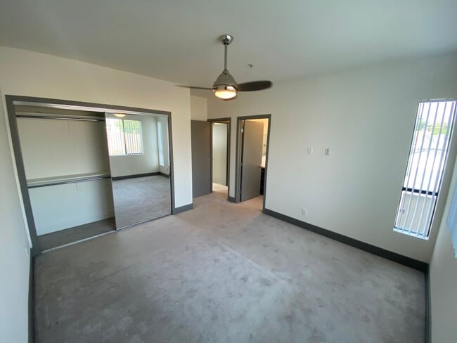 Building Photo - NEWER  SMART HOUSE 4BD*4BA*TOWNHOME*HWFLS*...