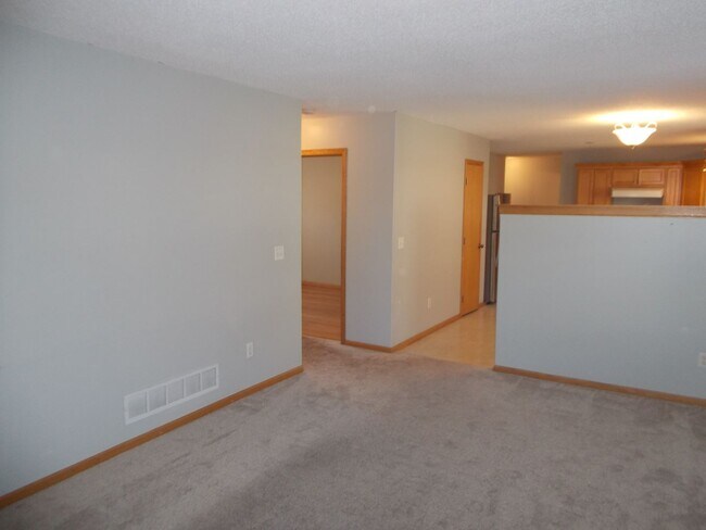 Building Photo - 3 Bedroom, 1 Bathroom Home.
