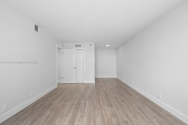 Building Photo - 137 Golden Isles Dr