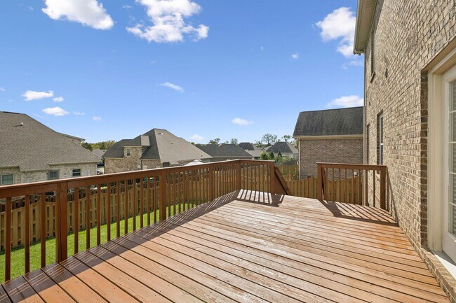 Building Photo - Welcome home to this beautifully maintaine...