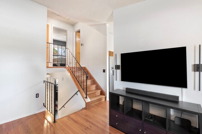 Building Photo - 3117 Moonbeam Cir S