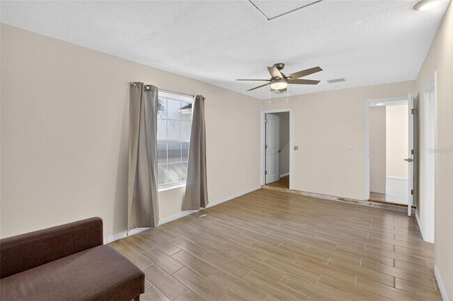 Building Photo - 15047 Woodbury Rd