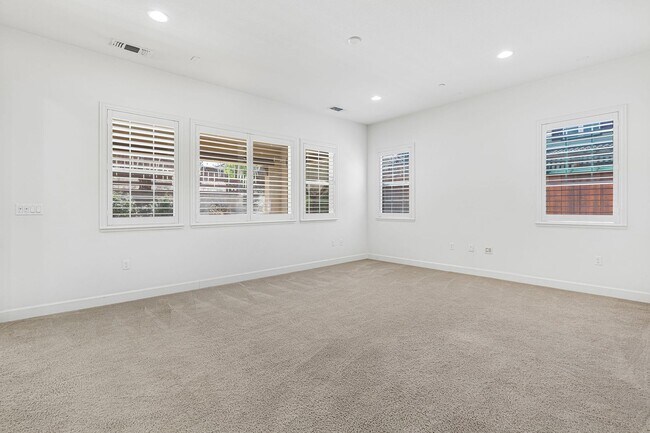 Building Photo - Charming 4BR/4BA Single-Family Home in Sou...