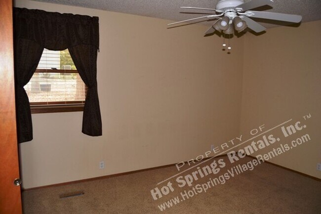 Building Photo - West Gate Area | Home | Unfurnished