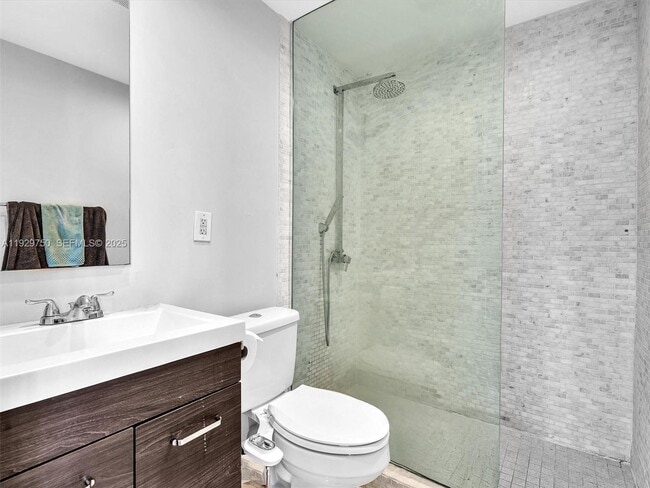 Building Photo - 20120 NE 25th Ct