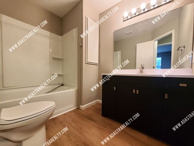 Building Photo - Gorgeous Remodeled Duplex in Baldwin City-Available in JUNE!!