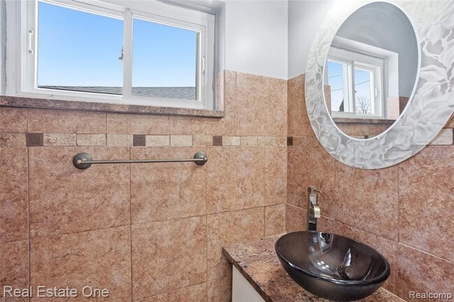 Building Photo - 8528 Norborne Ave