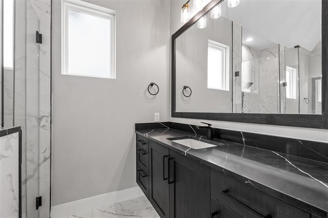 Building Photo - 1064 Glenoaks Dr