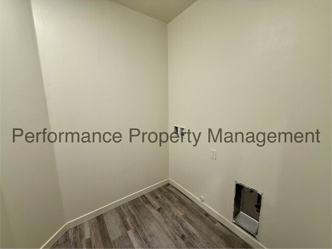 Building Photo - 6500 Rugby Ct