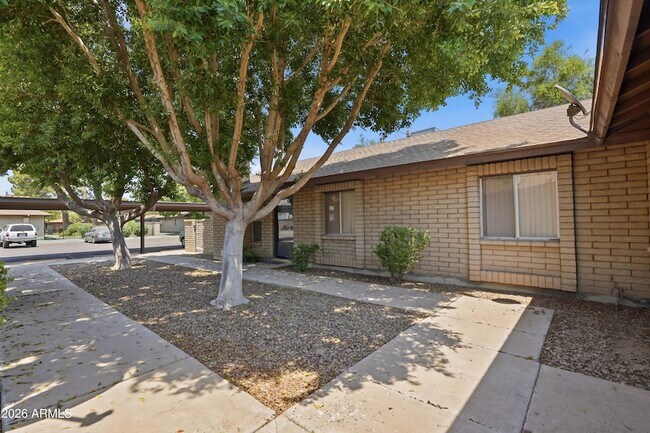 Building Photo - 126 W Loma Vista Dr