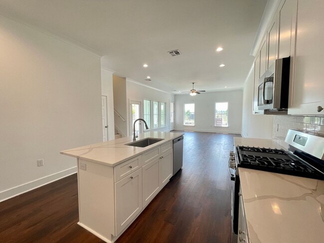 Building Photo - Brand new in Dawson Bluff and move in ready!