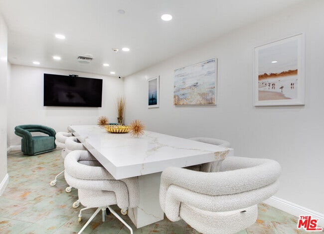 Building Photo - 10520 Wilshire Blvd