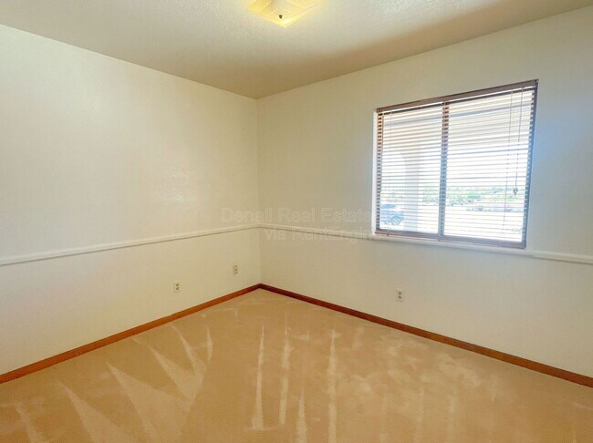 Building Photo - 35424 N 15th Ave