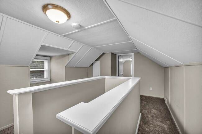 Building Photo - 118 Pilgrim Rd