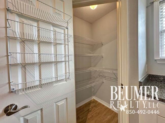 Building Photo - 2026 Coral Reef Rd