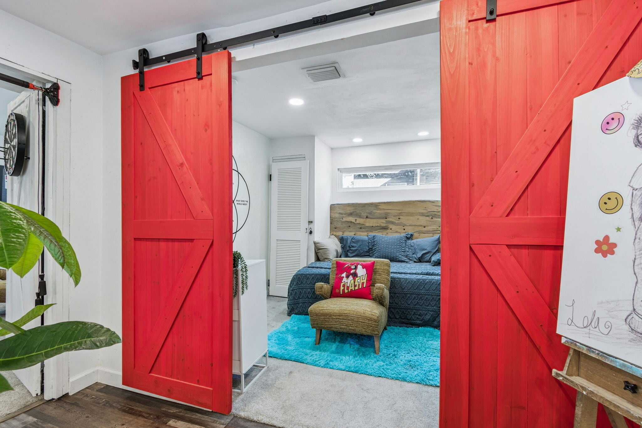 Building Photo - 1034 Queen St N