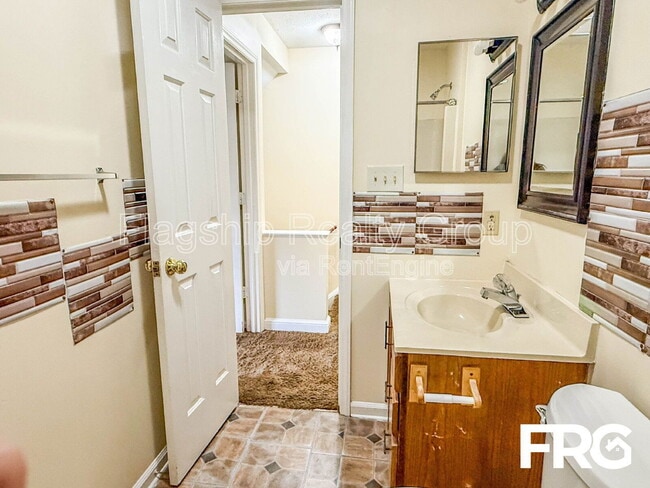 Building Photo - 105 Chesterfield Ct
