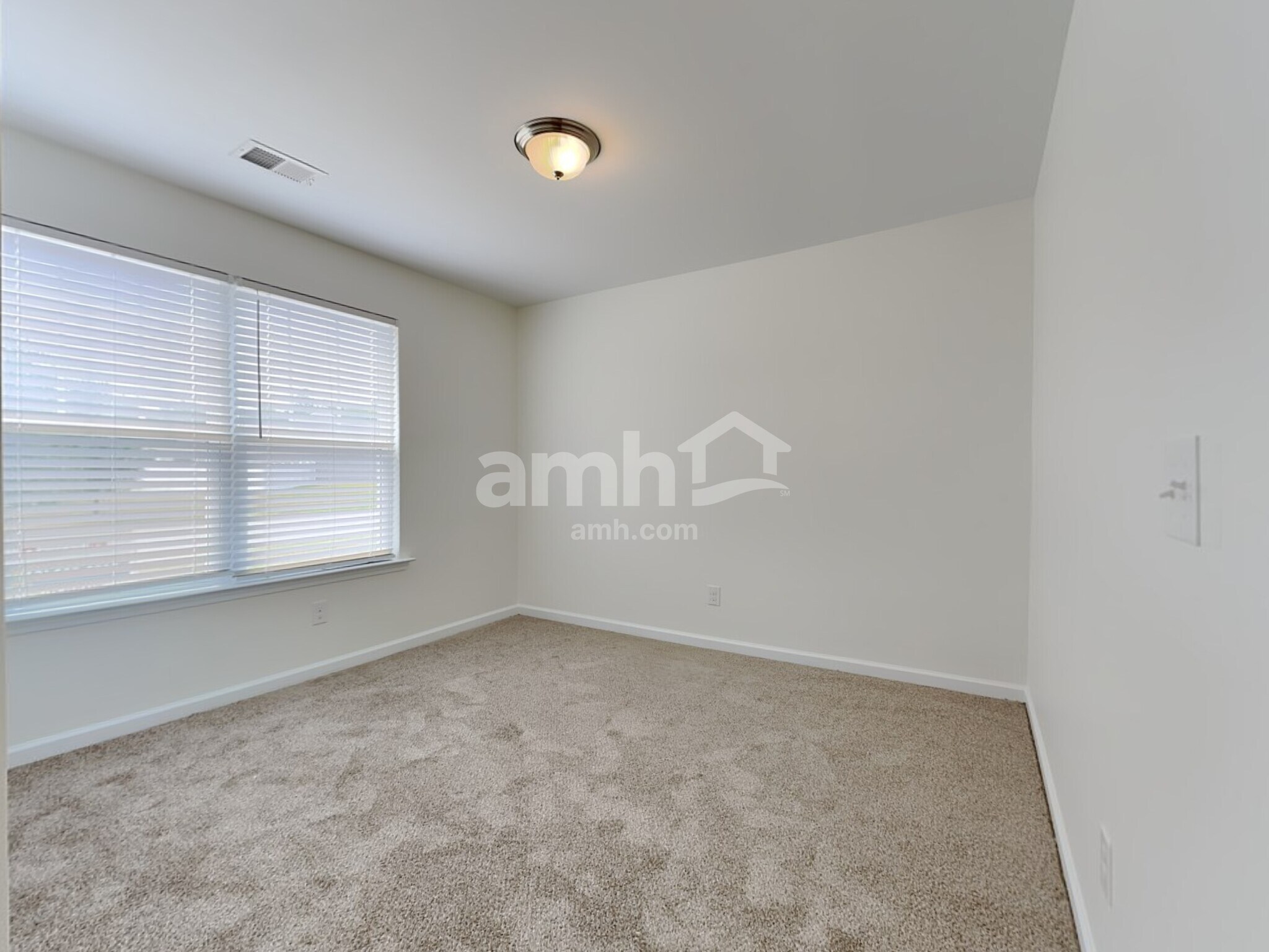 Building Photo - 215 Bellflower Cir