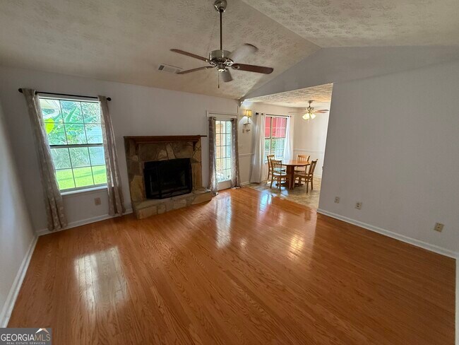 Building Photo - 3897 Saddlecreek Dr