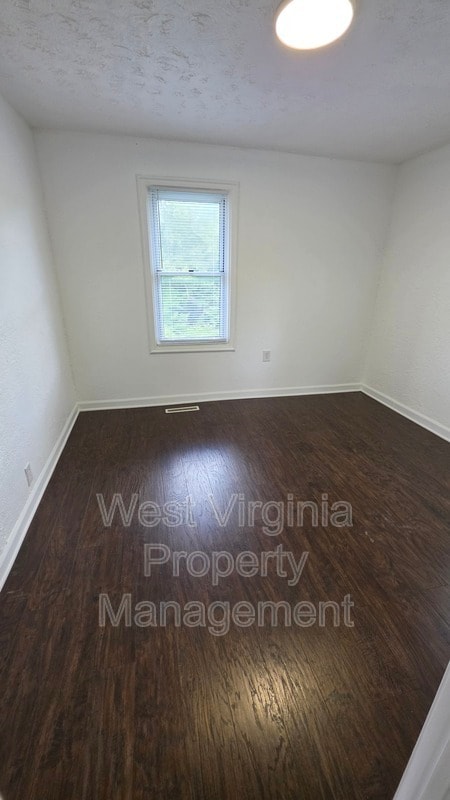 Building Photo - 128 Dunn St