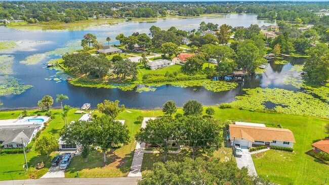 Building Photo - 1143 E Fowler Dr