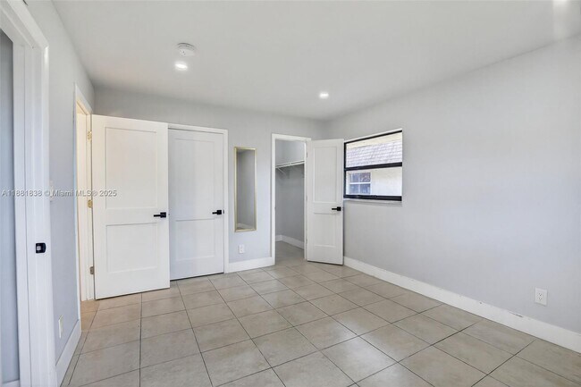 Building Photo - 1721 SW 40th Terrace
