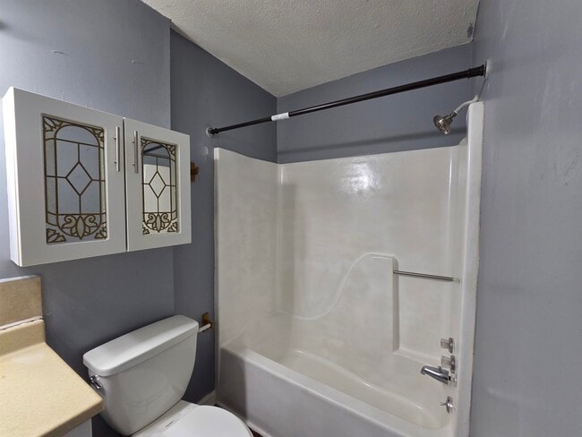 Building Photo - 96 Willow Dr