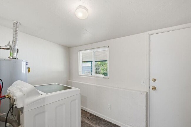 Building Photo - 4608 Fremont Ave