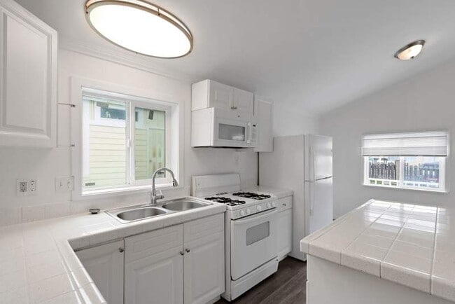 Building Photo - 149 1st Ave