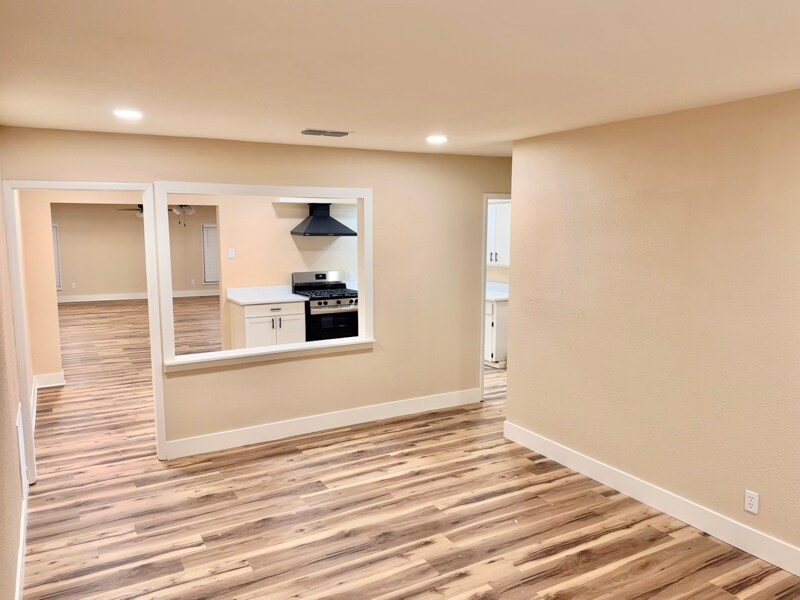 Building Photo - 11012 Sunny Dr