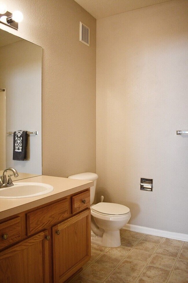 Building Photo - 8200 E 8th Ave