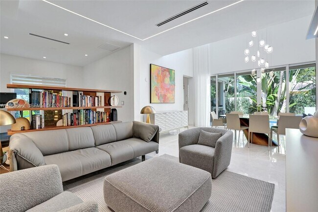 Building Photo - 20824 NE 37th Ave