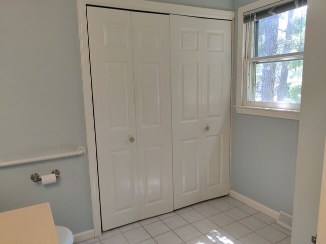 Building Photo - 2 Bedroom, 2 Bedroom Condo Year Round-Yarmouth Port