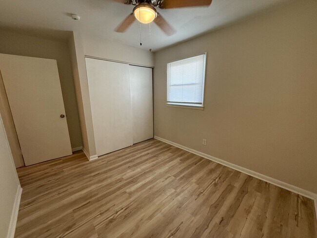 Building Photo - 828 Willow Pl