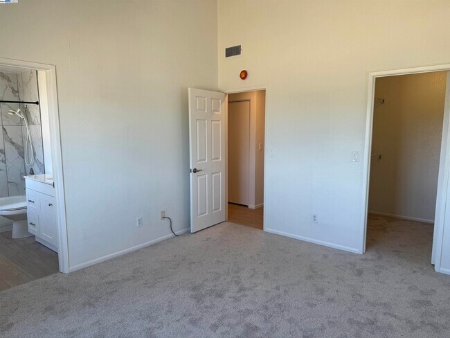 Building Photo - 7595 Canyon Meadows Cir