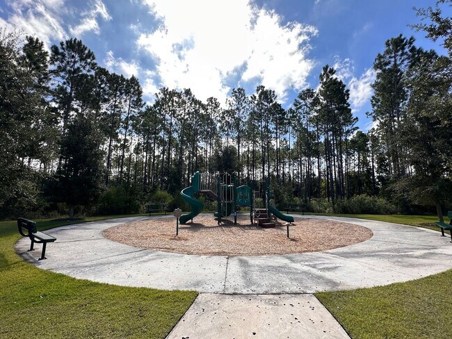 Building Photo - 4 bed/3 bath Beautiful Home with Amenities!