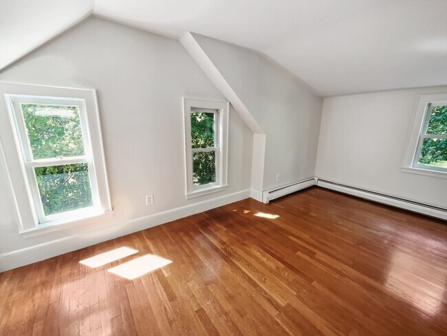 Building Photo - 312 Linden St