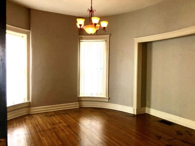 Building Photo - Saint James Ct