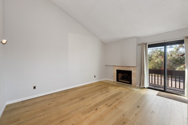 Building Photo - 6716 Clybourn Ave