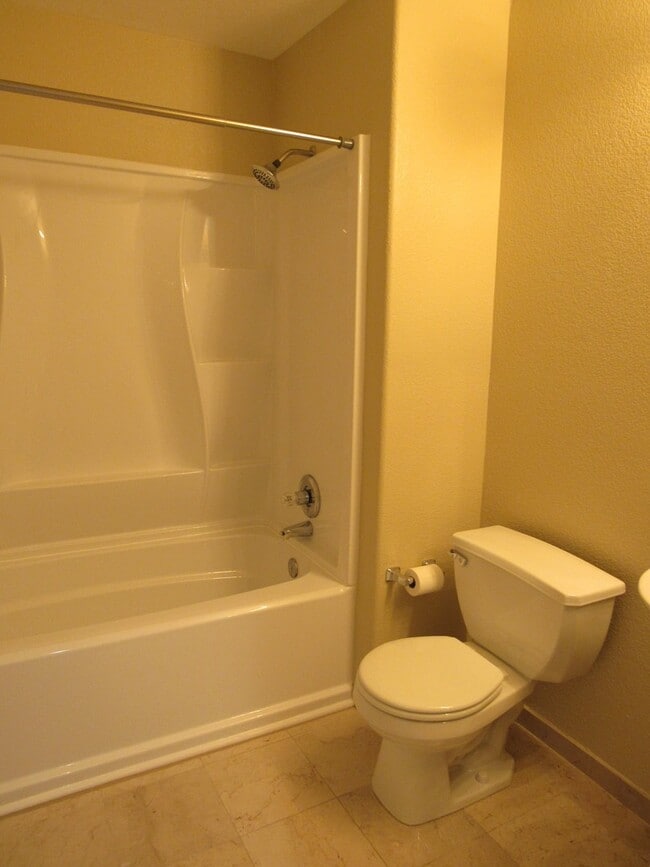 Building Photo - Spacious 4 bedroom plus loft in Brighton