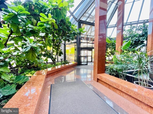 Building Photo - 1530 Key Blvd