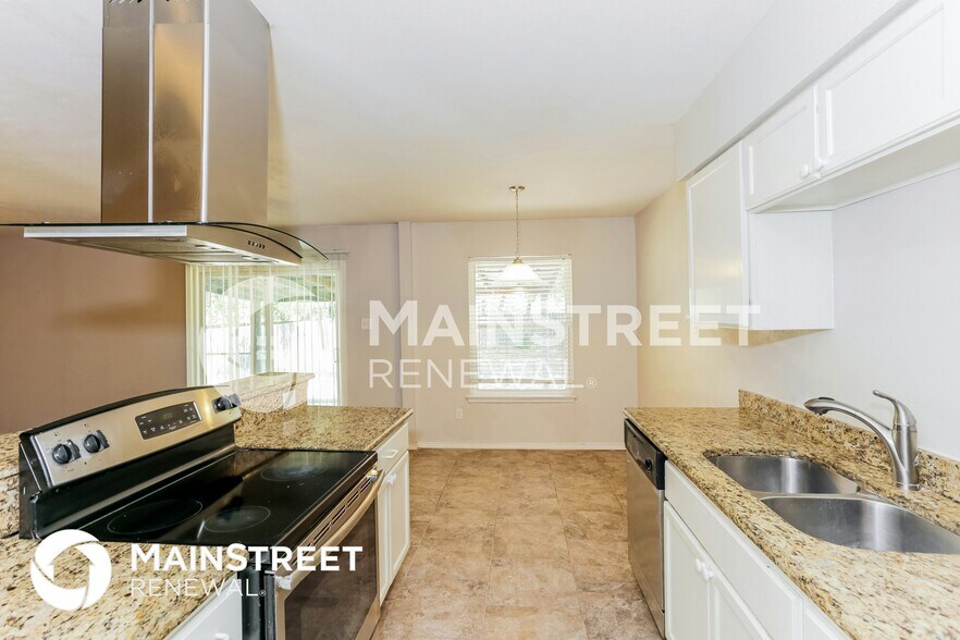 Building Photo - 817 Sandalwood Ln