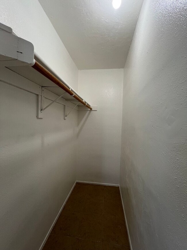 Building Photo - 1 Bedroom 1 Bathroom House with Fenced Yard+