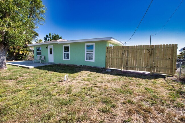 Building Photo - Annual Recently Updated Unfurnished Single Family Home in South Venice!