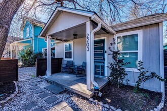 Building Photo - 2203 Santa Rita St