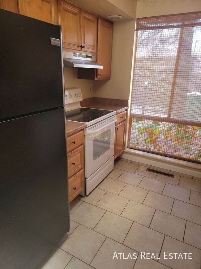 Building Photo - 408 Columbia Rd