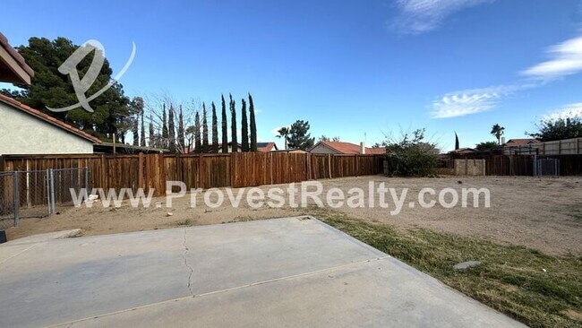Building Photo - 11085 Live Oak Ln