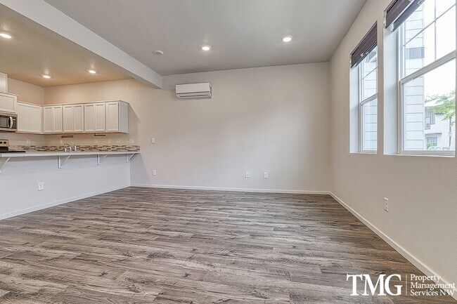 Building Photo - 3 Bed 2.5 Bath Townhome on a Corner Lot in...