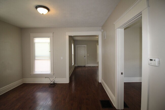 Building Photo - 3 bed -1.5 bath house near GVSU Pew Campus.