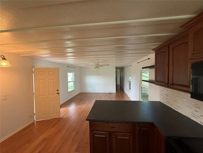 Building Photo - 255 Trailer Ln